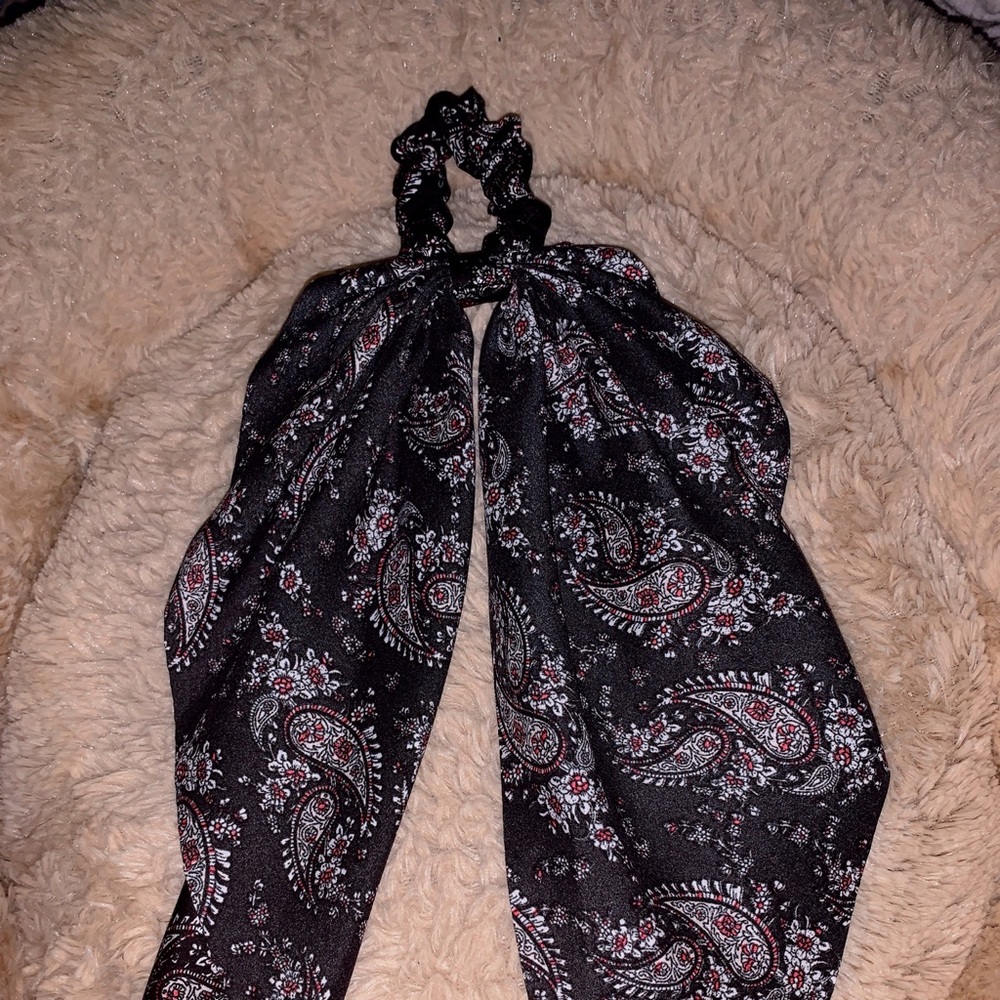 black hair accessory